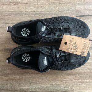 NWT Nike Flyknit Racer Black / White Men's Shoes Size 9